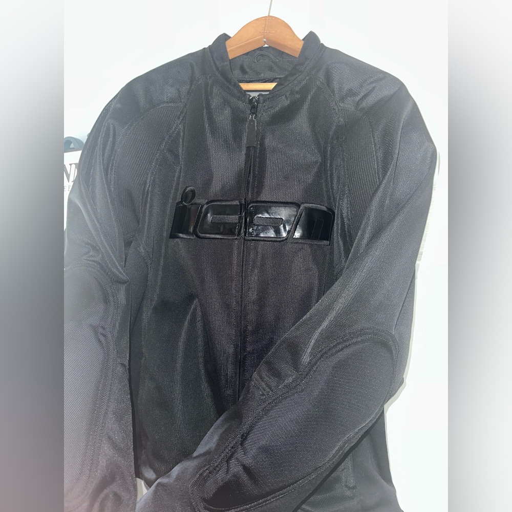 Icon hooliganz stealth motorcycle jacket